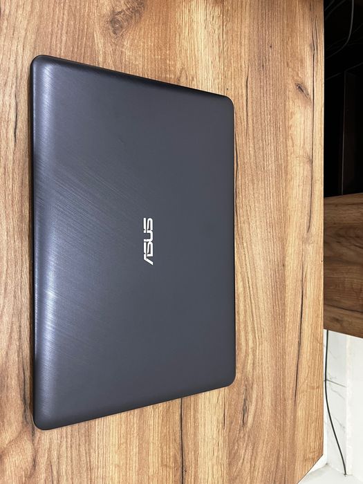 Офисный Ноутбук Asus отлично подойдет для дома или офиса