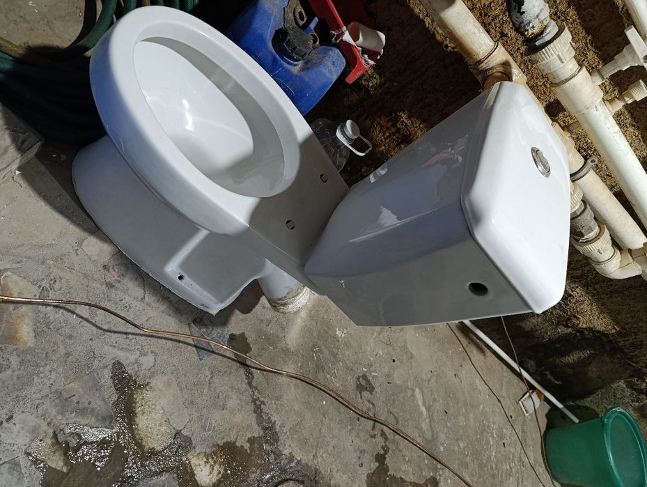 Продается унитаз и бочок