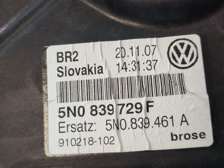 Macara cu motoras  usa stanga spate 5N0839729F Volkswagen VW Tiguan 1