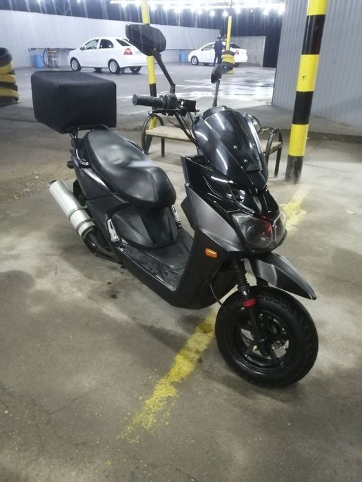 Berzinli skuter ideal holatda.