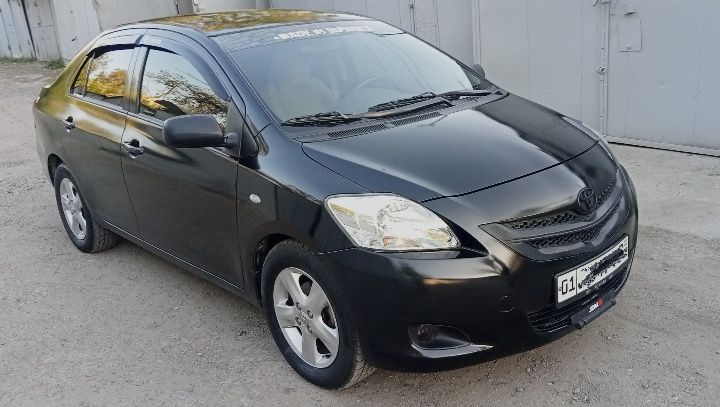 Срочно Toyota Yaris 2007 года.