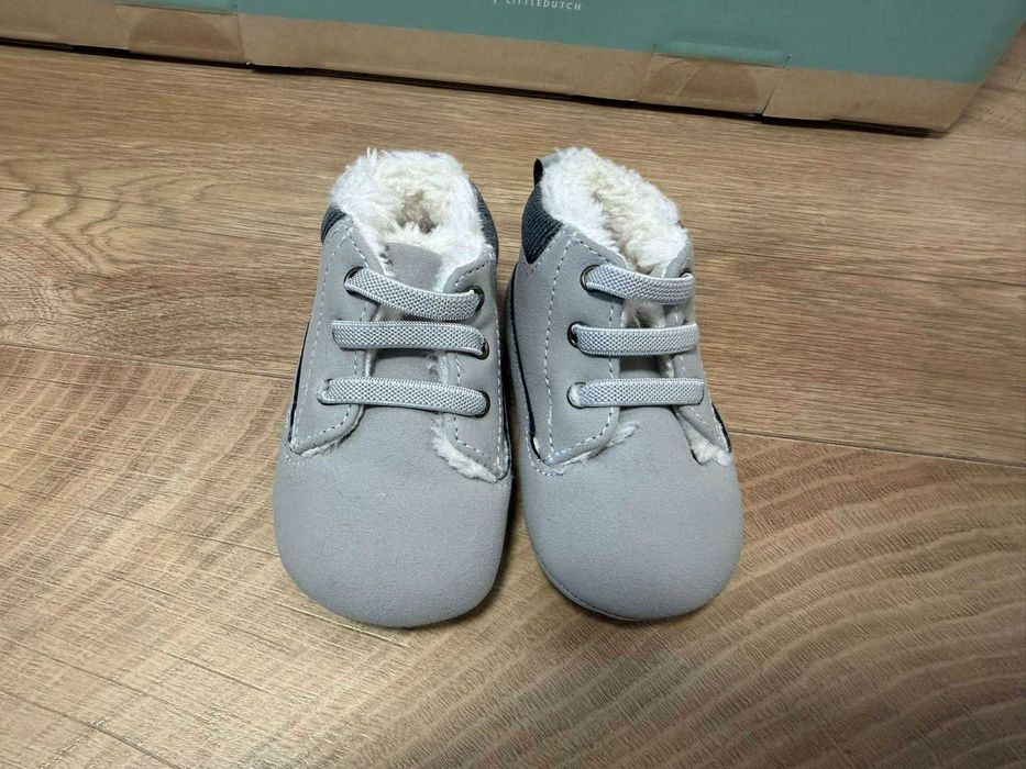 Бебешки обувки нови (размер 16-19)