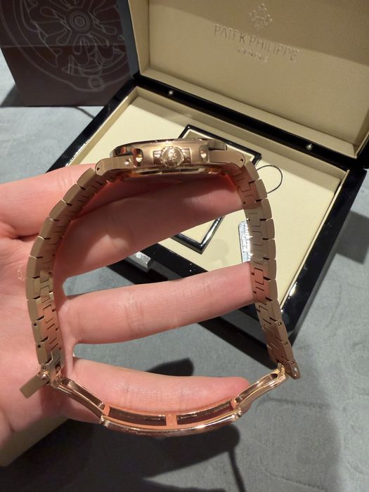 Patek Philippe Nautilus 5712-1R Rose Gold – Full Set – Nou