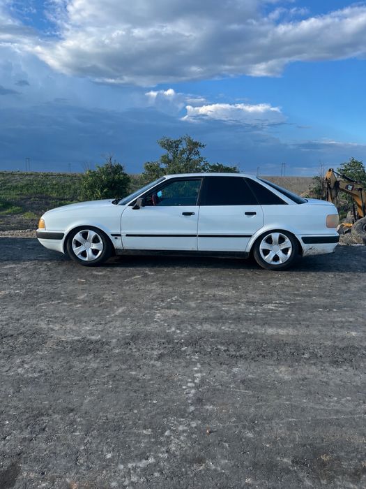 Audi 80 сатамын.