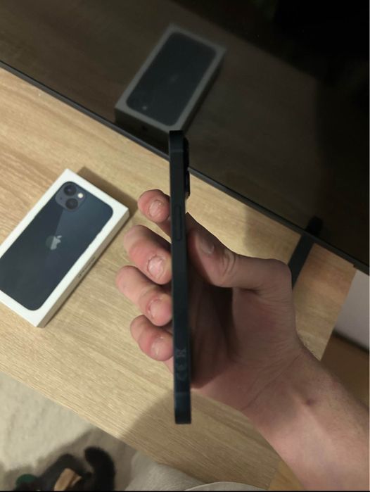 Vand iphone 13 impecabil
