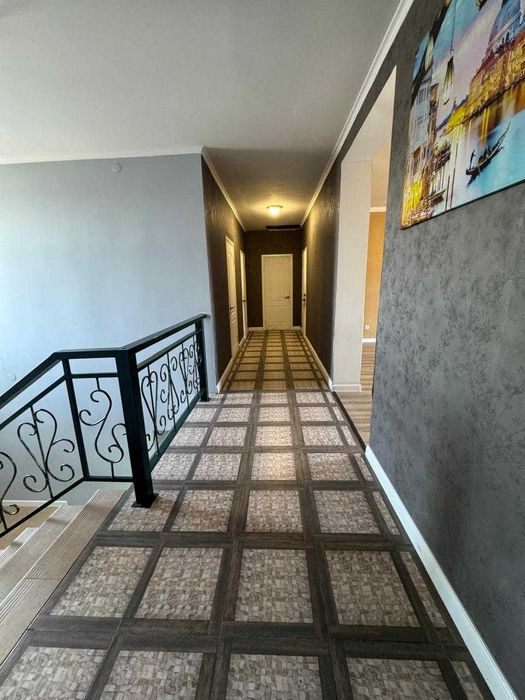 Продам Коттедж на 8 микрорайоне