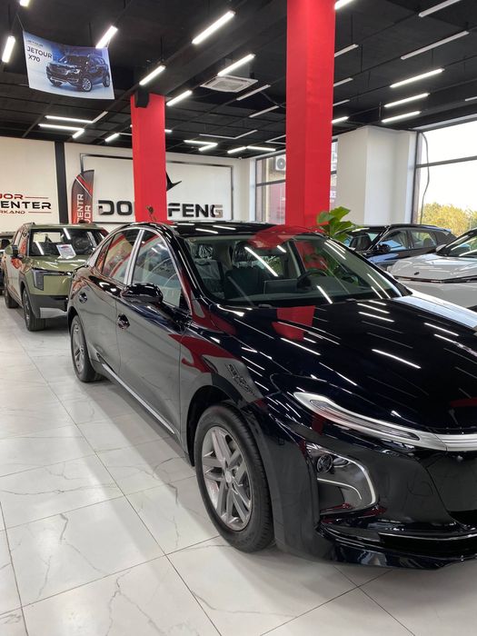 Hongqi E-QM 5