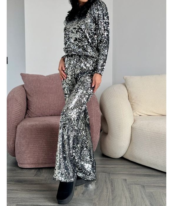 Costum din catifea cu paiete