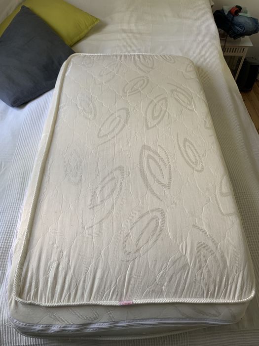 Кошарка+ бебешки матрак, спално бельо и чувалче за сън