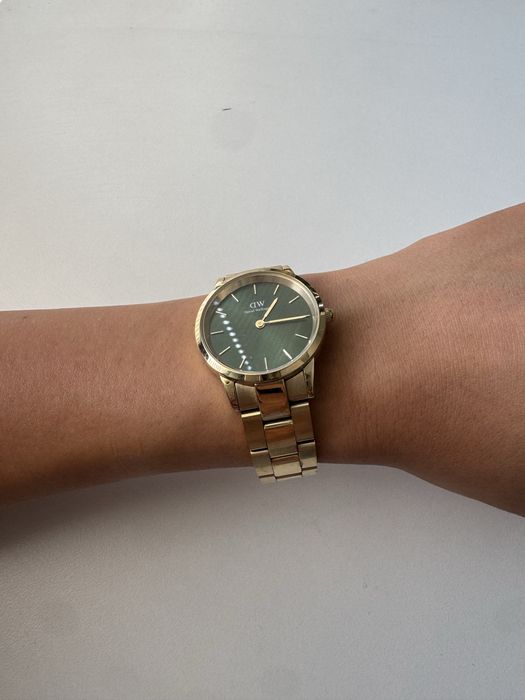 Златен часовник Daniel Wellington
