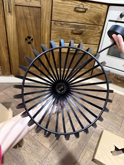 Lustra metalica Jysk, Ferdus