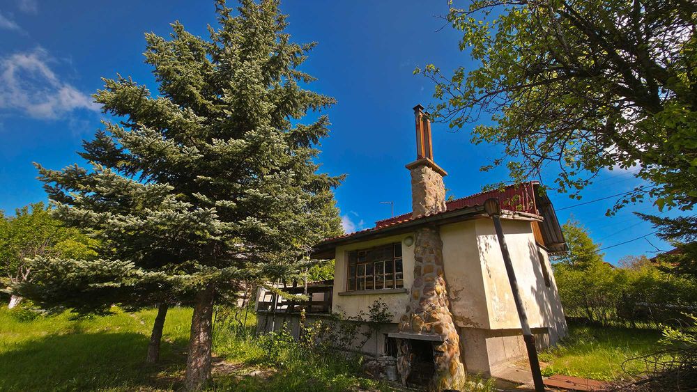 Продава се ВИЛА във вилната зона на село Големо Бучино,  област Перник