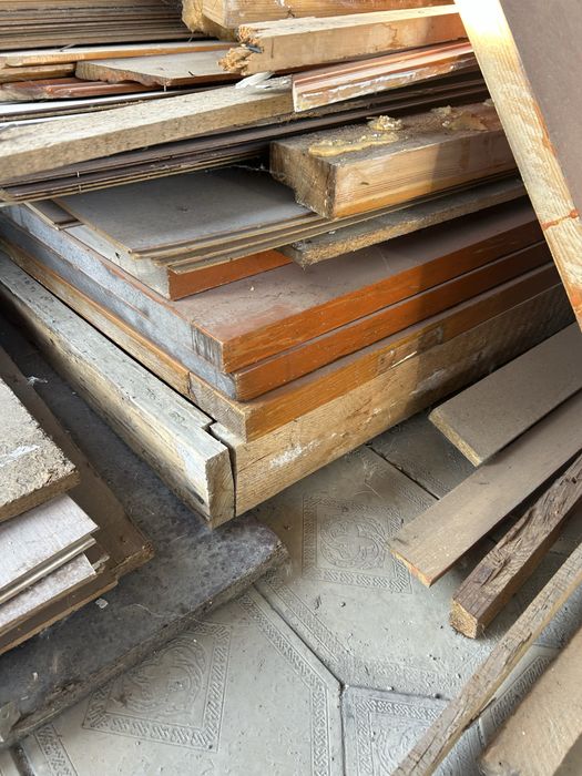 Продам б/у 5 двери, ламинаты и доски самовывоз