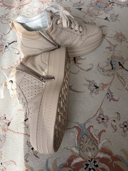 Продам слипоны Италия оригинал.