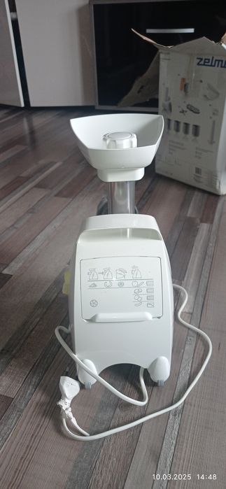 Mașină electrică de tocat carne Zelmmer