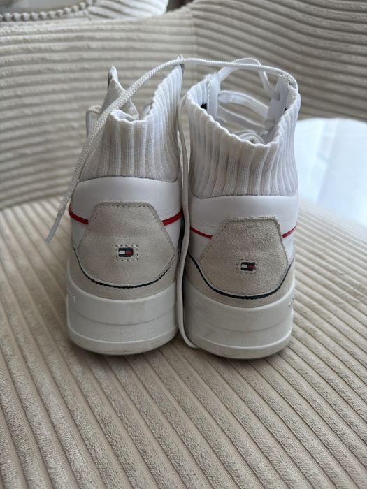 Tommy Hilfiger бели кецове 39