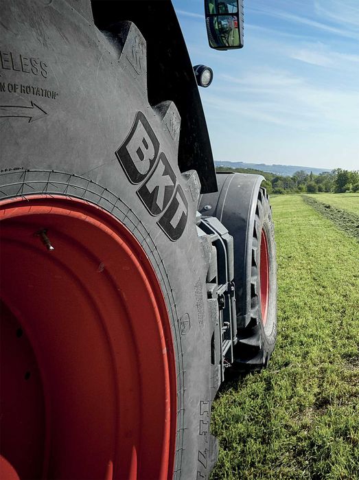 Гуми марка BKT селскостопански и индустриални 10,24,26,32,38,42 цола