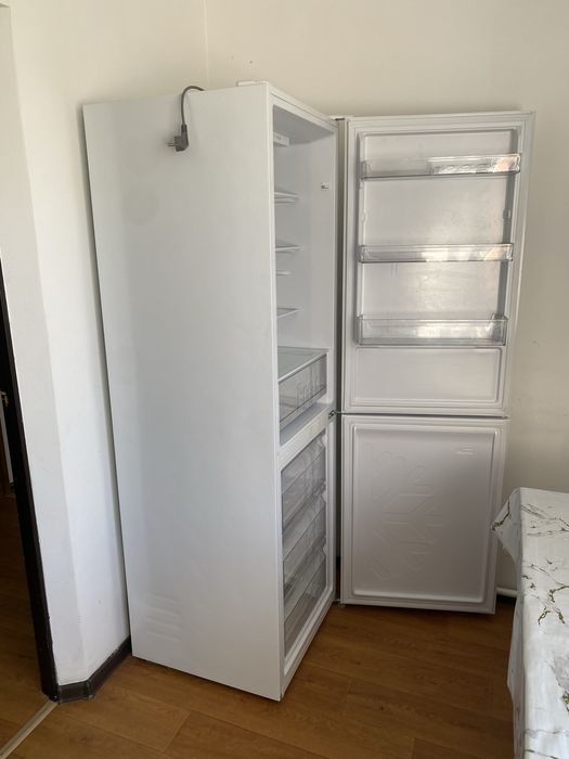 Холодильник двухкамерный