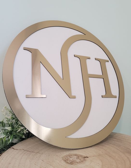 Гравирани рекламни табели за бизнес- дърво, акрил и скандинавски мъх.