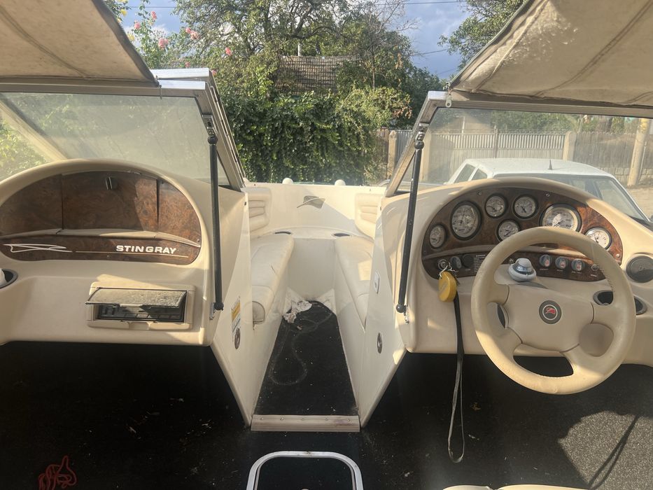 Barca Stingray motor inbord