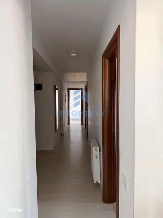 Sisesti 4 camere cu balcon si loc de parcare