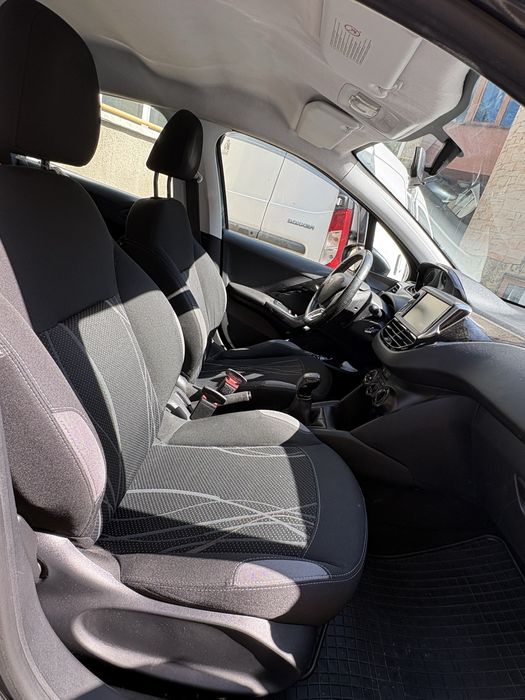 Peugeot  208 , 1.4 HDi, 106.000 km , 2014