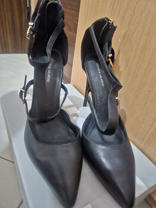 Дамски обувки на висок ток