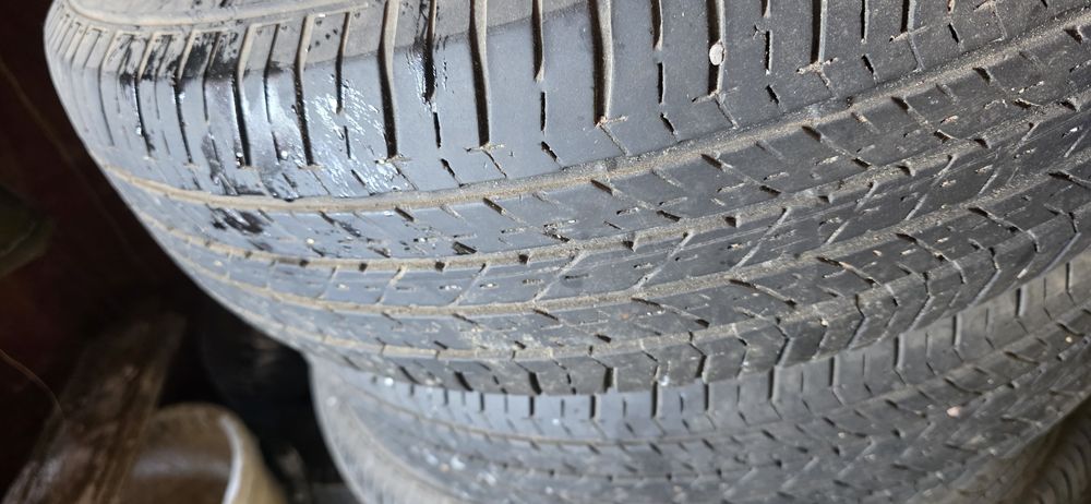 Продам шины BRIDGESONE 215/70/ R17