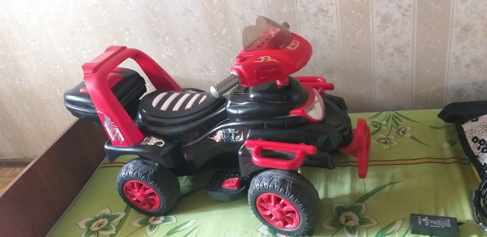 Машинка детская продается