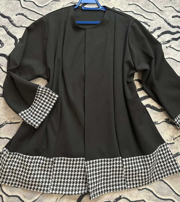 Страхотно голямо дамско сако без закопчаване (размер 3ХЛ)