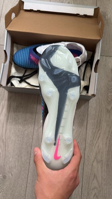 Ghete fotbal Nike Phantom 6 Low Elite FG
