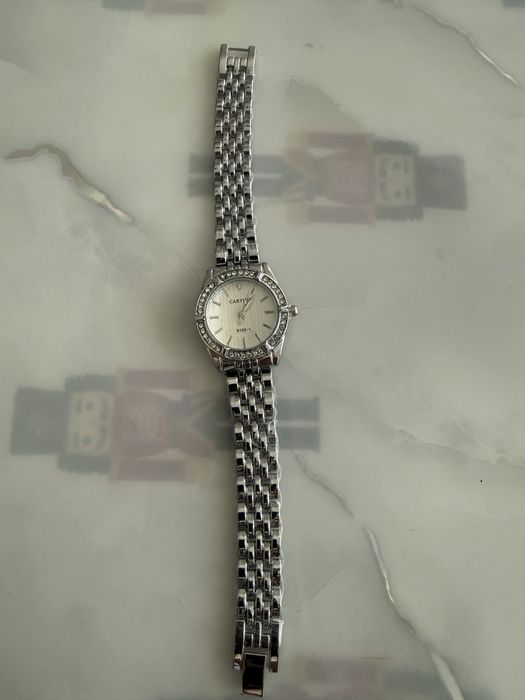 Дамски часовник-нов