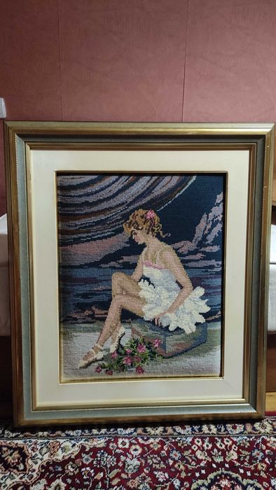 Гоблен "Балерина" в масивна дървена рамка