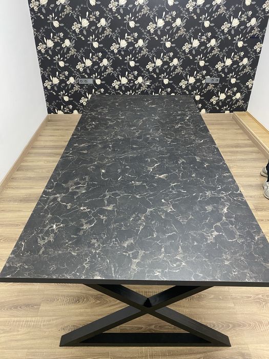 Продам Два стола и пуфик