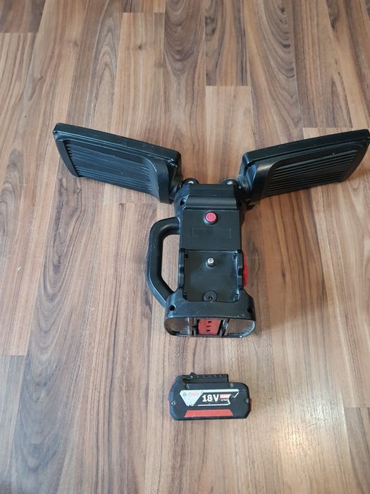 Lampă de lucru Stroxx cu acumulator bosch