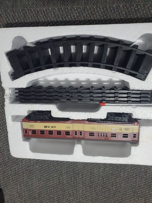 Tren cu baterii si telecomanda