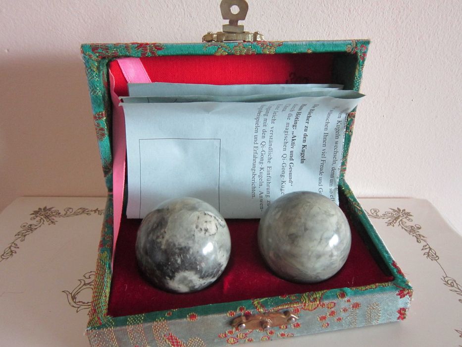 cadou rar Bile QI Gong piatra jad relaxare, masaj, yoga .. China 1960