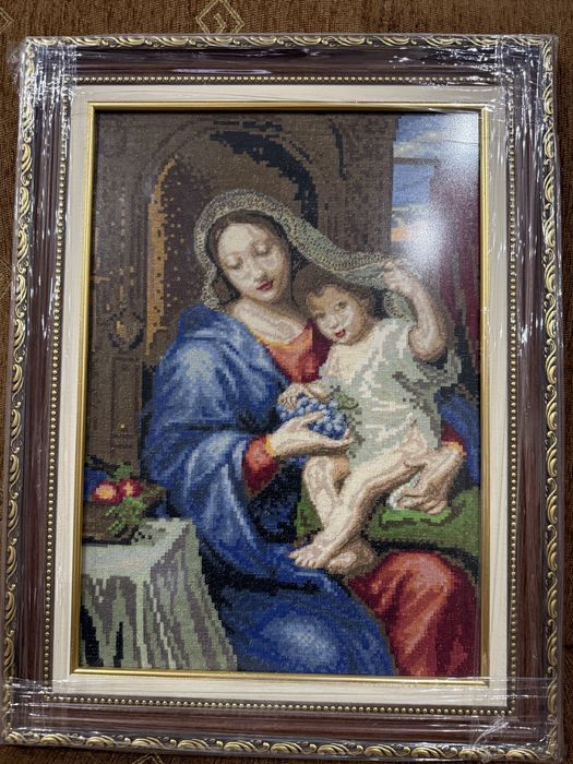 Гоблен “Мадоната с гроздето”