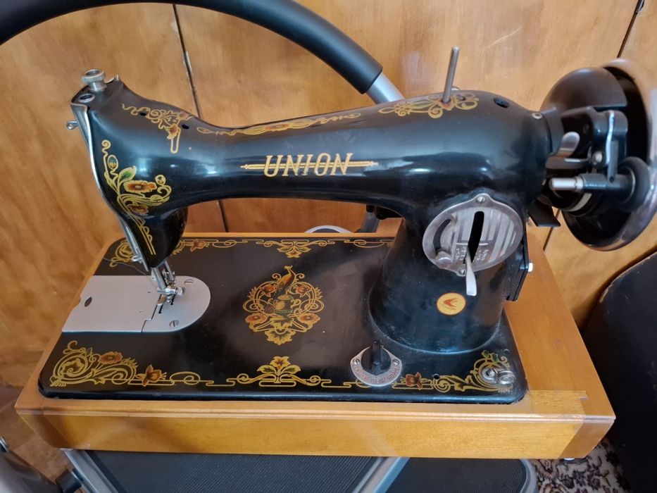 Шевна машина UNION с педал и калъф.