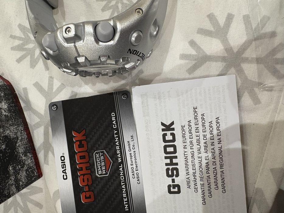 Gshock часовник нов. С гаранционна карта и всички документи. С dustbag и кутията