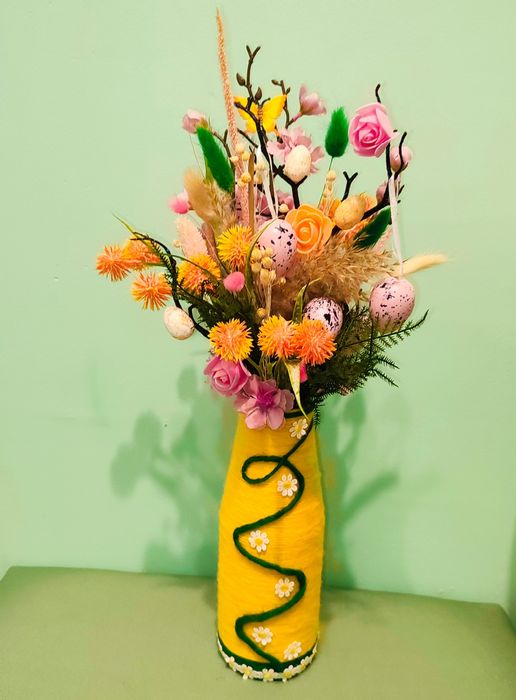 Великденски и пролетни декорации-венци,панери