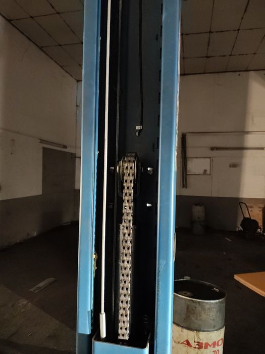 Elevator 2 coloane 220 V