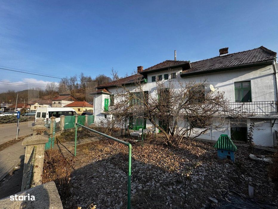 Casa de renovat, spatiu comercial si garaj, Zlatna