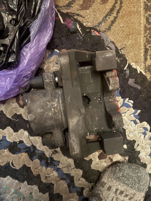 Суппорт бмв е 39. 2.5 передние