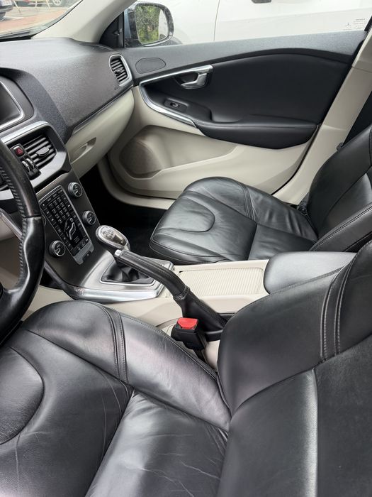 Volvo V40  1.6D  115 cp