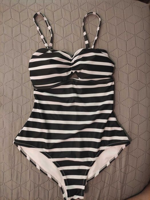 Costum de baie întreg