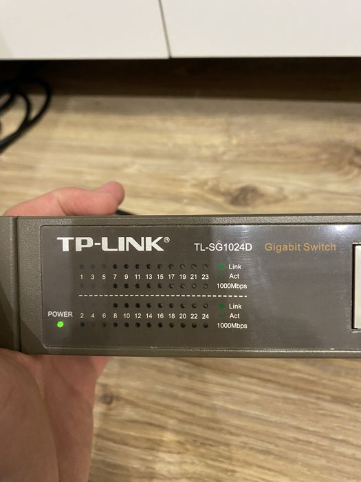 Продам коммутатор TP-Link TL-SG1024D Ver. 2.4