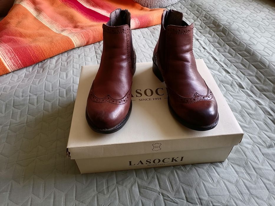 Ghete din piele, LASOCKI