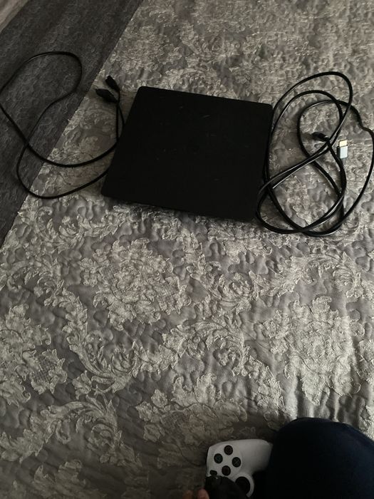 PS4 slim perfect pentru gaming