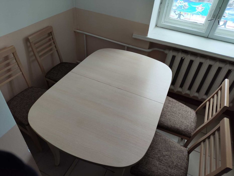 Стол обеденный с 4 стульями